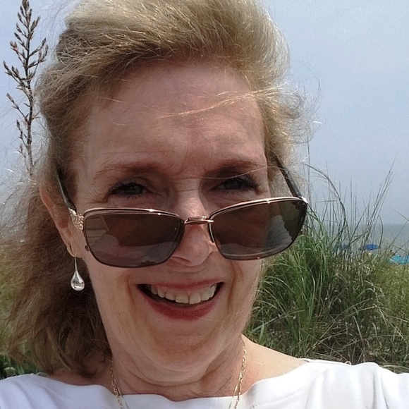 Meet your Posher, Tina - Picture 3 of 6